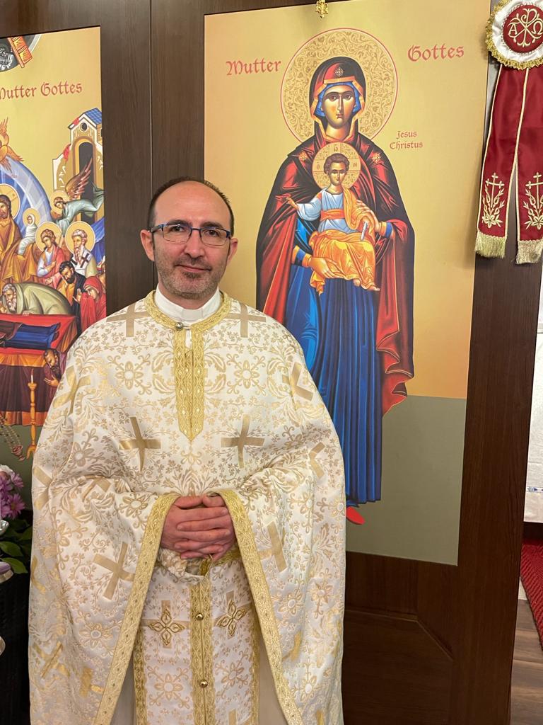 Priester Dr. med. David Kara